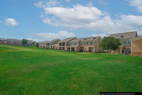 Overton Park Townhomes - Photo 23 of 48